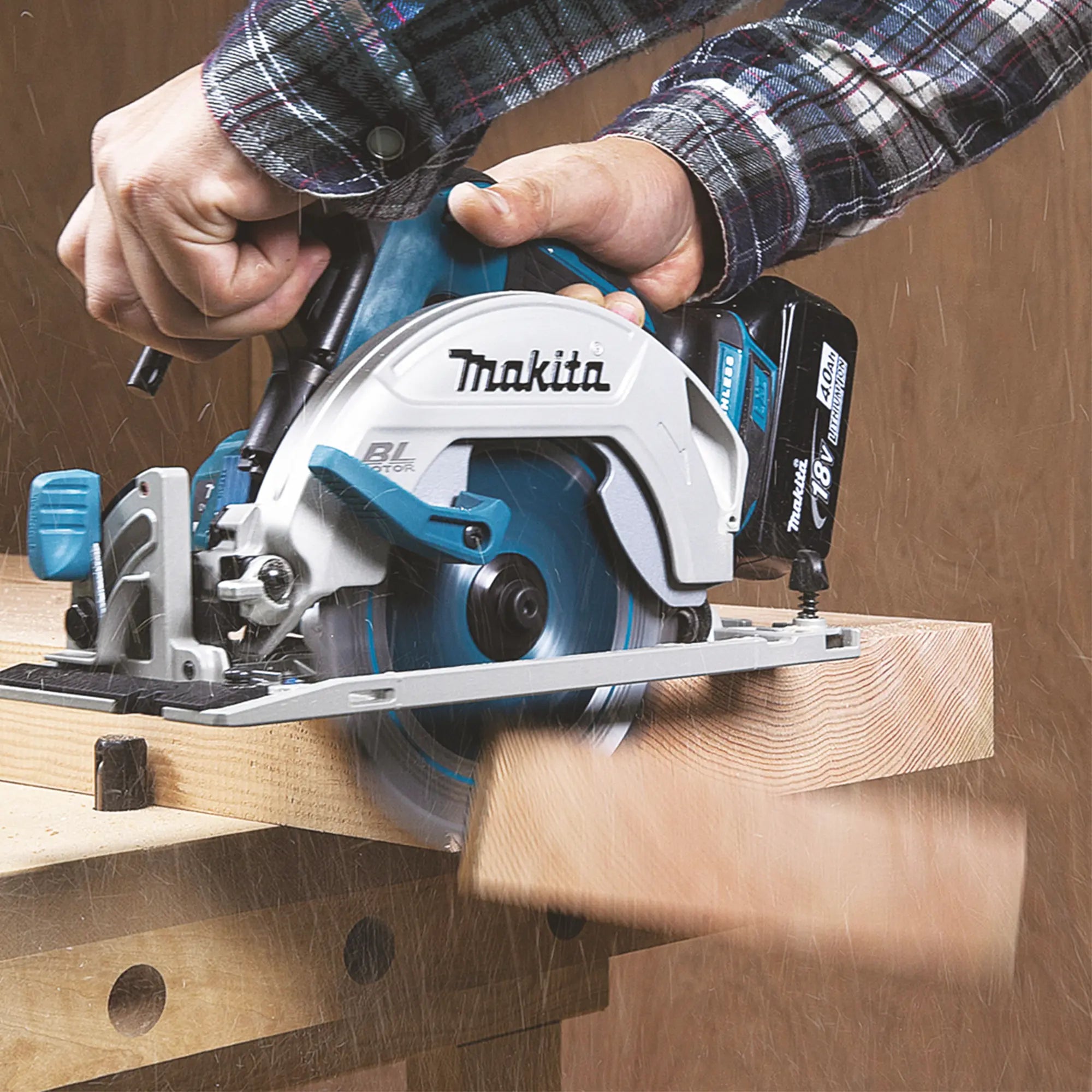 Sega circolare Makita DHS680ZJ 18V