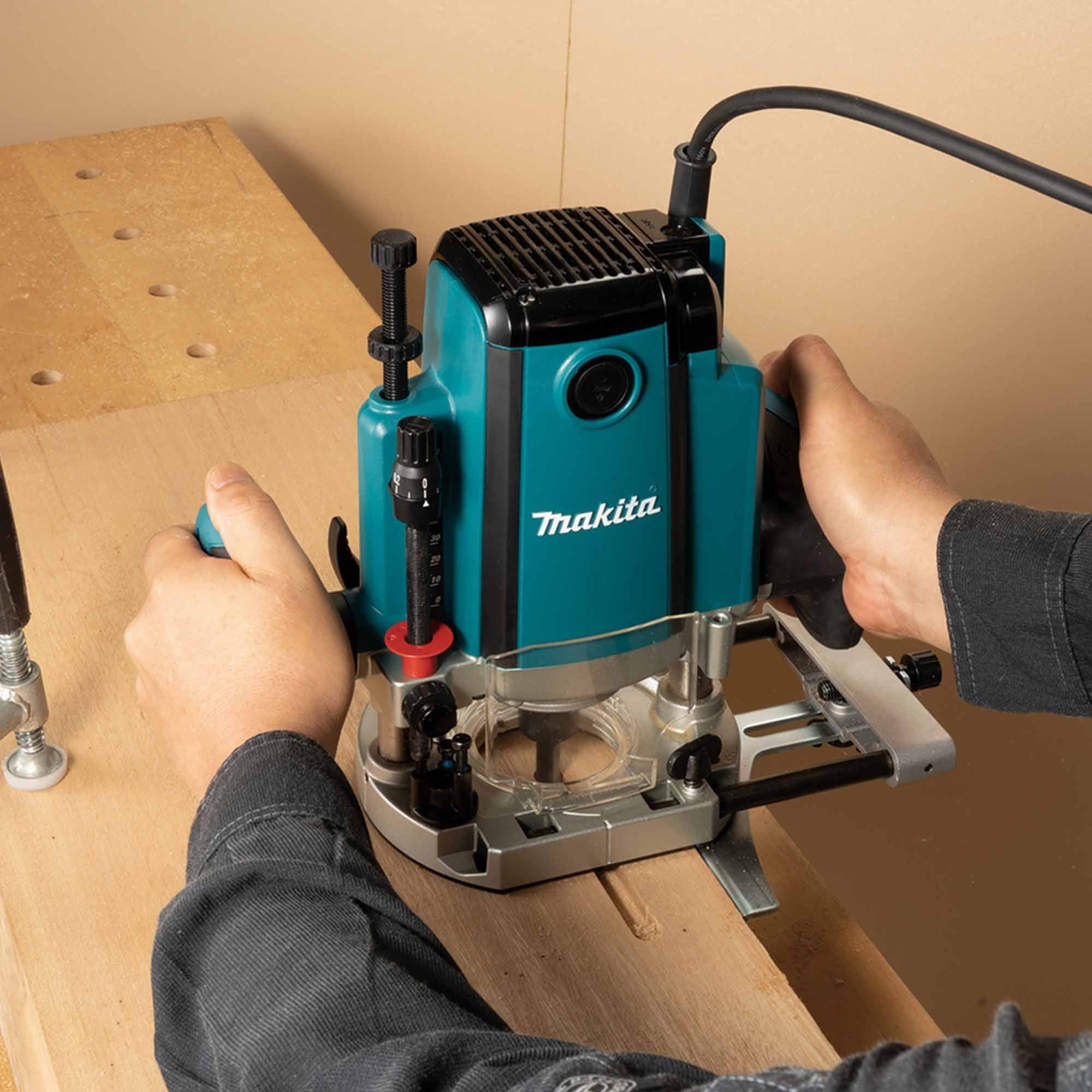 Mașină de frezare verticală Makita RP1803FJ 1650W